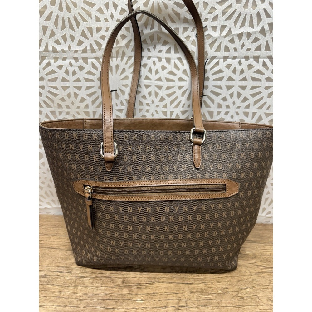 DKNY Heritage Stachel Handbag‎ Medium Dimension: 12"x 8"x 5" Brown